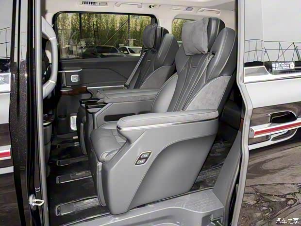 一汽红旗 红旗HQ9 PHEV 2024款 20TD 基本型 一汽红旗 红旗HQ9 PHEV 2024款 20TD 基本型