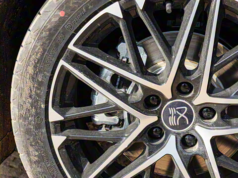 2025款 EV 智驾版 605KM尊荣型 2025款 EV 智驾版 605KM尊荣型