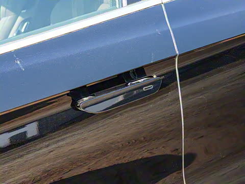 2025款 EV 智驾版 605KM尊荣型 2025款 EV 智驾版 605KM尊荣型