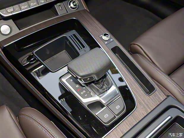 一汽奥迪 奥迪Q5L 2024款 45 TFSI 臻选动感型 一汽奥迪 奥迪Q5L 2024款 45 TFSI 臻选动感型