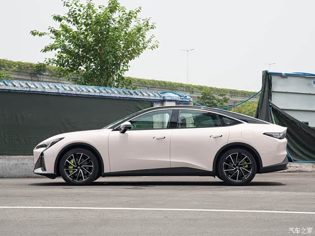 北汽新能源 极狐 阿尔法S5 2024款 708MAX 200kW 北汽新能源 极狐 阿尔法S5 2024款 708MAX 200kW