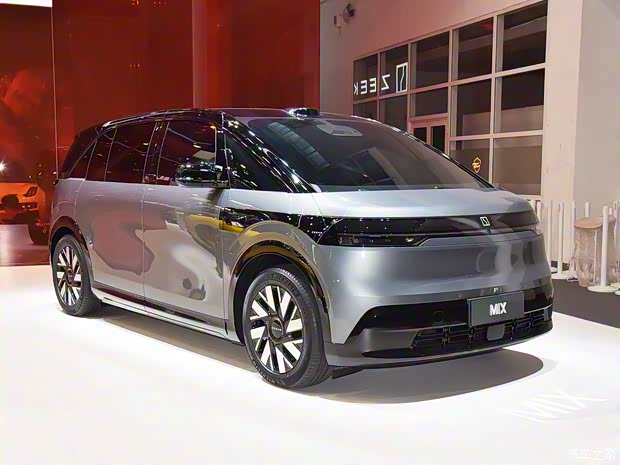 极氪 极氪MIX 2024款 三元锂 高配版 极氪 极氪MIX 2024款 三元锂 高配版