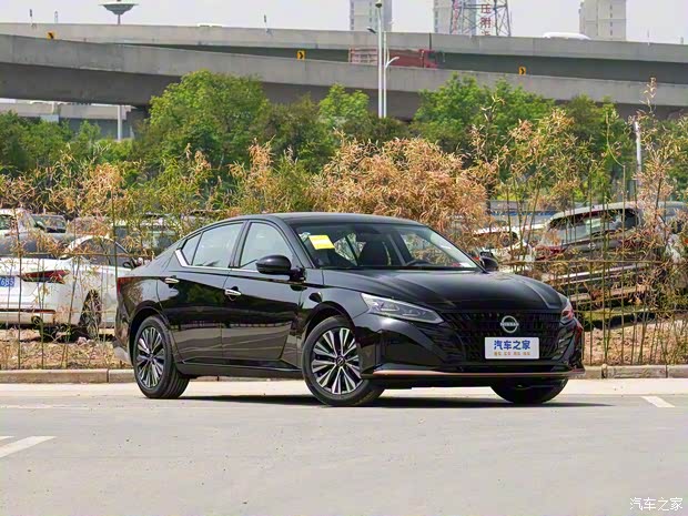 東風(fēng)日產(chǎn) 天籟 2024款 2.0L SV 黑金版