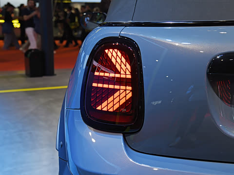 2025款 2.0T COOPER S CABRIO 白日星尘限定配色 2025款 2.0T COOPER S CABRIO 白日星尘限定配色