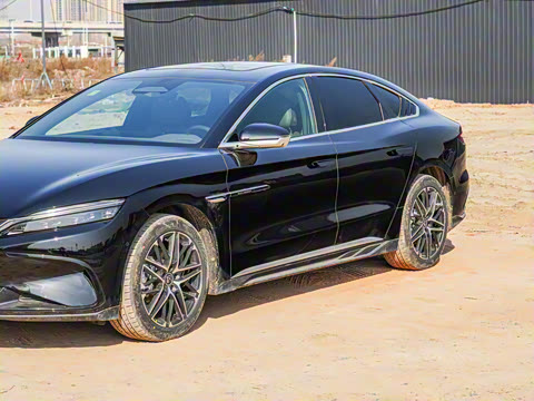 2025款 EV 智驾版 605KM尊荣型 2025款 EV 智驾版 605KM尊荣型