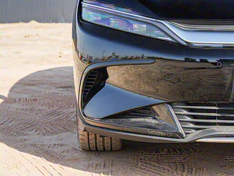 2025款 EV 智驾版 605KM尊荣型 2025款 EV 智驾版 605KM尊荣型