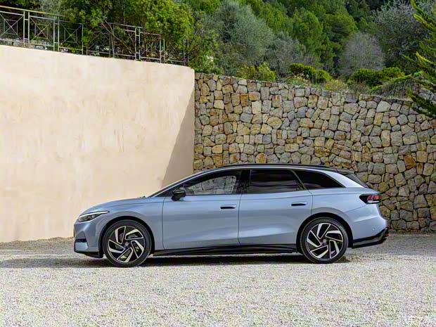 大眾(進(jìn)口) 大眾ID.7(海外) 2024款 Tourer