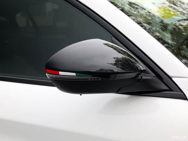 阿爾法·羅密歐 Stelvio斯坦維 2024款 2.0T 280HP Tributo Italiano 致敬傳奇版