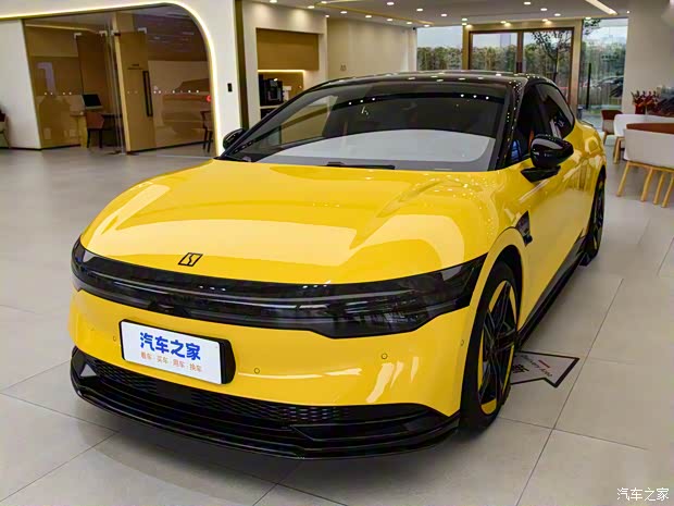 极氪 极氪007 2024款 四驱性能版 100kWh 极氪 极氪007 2024款 四驱性能版 100kWh