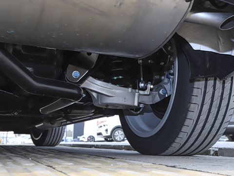 2025款 210Ultra增程版 6座 2025款 210Ultra增程版 6座