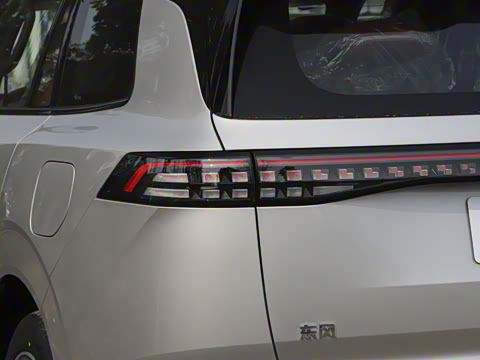 2025款 210Ultra增程版 6座 2025款 210Ultra增程版 6座