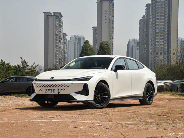 长安汽车 长安UNI-V 2024款 1.5T 尊享型 长安汽车 长安UNI-V 2024款 1.5T 尊享型