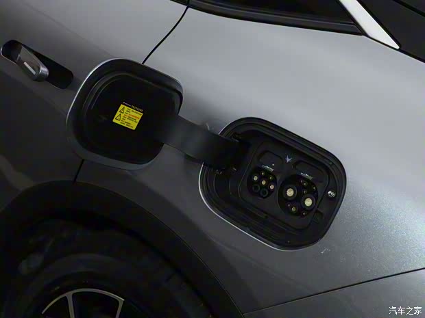 北汽新能源 极狐 阿尔法S5 2024款 双电机 390kW 北汽新能源 极狐 阿尔法S5 2024款 双电机 390kW