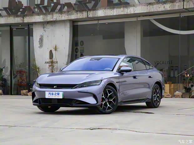 比亚迪 汉 2024款 EV 荣耀版 715KM前驱旗舰型 比亚迪 汉 2024款 EV 荣耀版 715KM前驱旗舰型