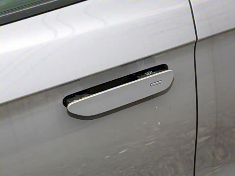 2025款 EV 智驾版 701KM尊荣型 2025款 EV 智驾版 701KM尊荣型