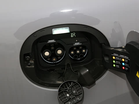 2025款 EV 智驾版 701KM尊荣型 2025款 EV 智驾版 701KM尊荣型