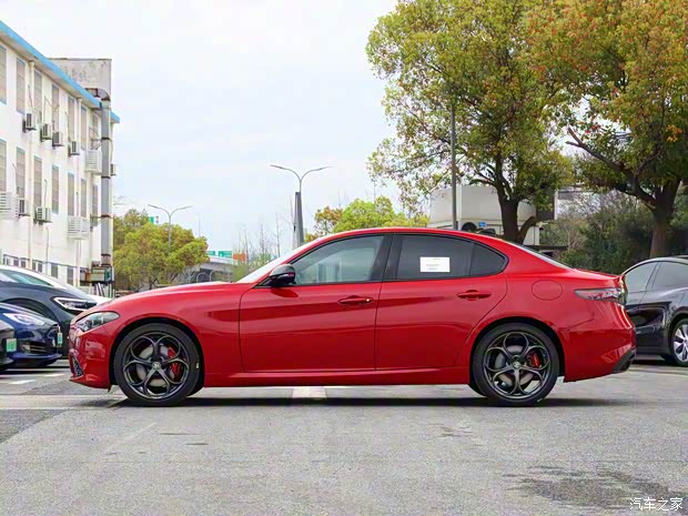 阿爾法·羅密歐 Giulia朱麗葉 2024款 2.0T 280HP Tributo Italiano 致敬傳奇版