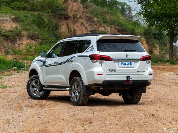 鄭州日產(chǎn) 帕拉丁 2024款 2.0T 四驅(qū)紀念版