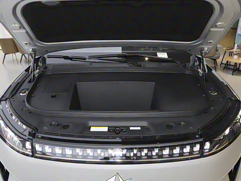 2025款 636Ultra纯电版 6座 2025款 636Ultra纯电版 6座