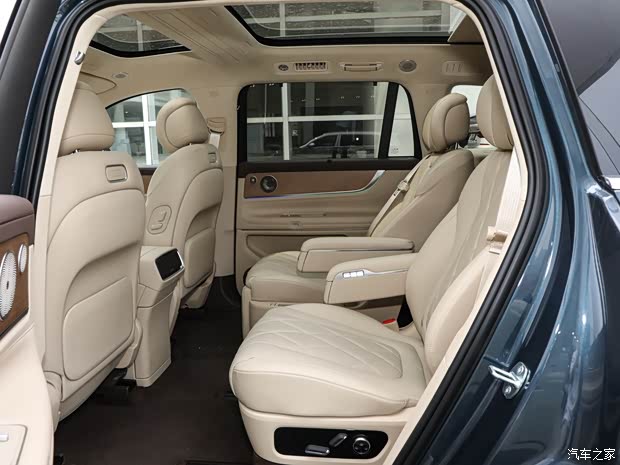 AITO 问界 问界M9 2024款 增程 Ultra版 42kWh  AITO 问界 问界M9 2024款 增程 Ultra版 42kWh