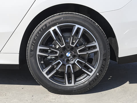 2025款 530Li 领先型 M运动套装 2025款 530Li 领先型 M运动套装