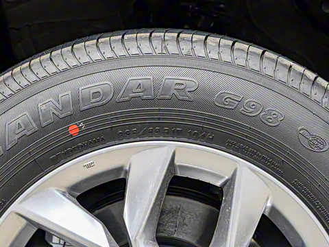 2024款 240TURBO 两驱锋尚版 5座 2024款 240TURBO 两驱锋尚版 5座