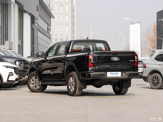 江铃福特 游骑侠Ranger 2023款 山林两驱自动版 汽油 江铃福特 游骑侠Ranger 2023款 山林两驱自动版 汽油