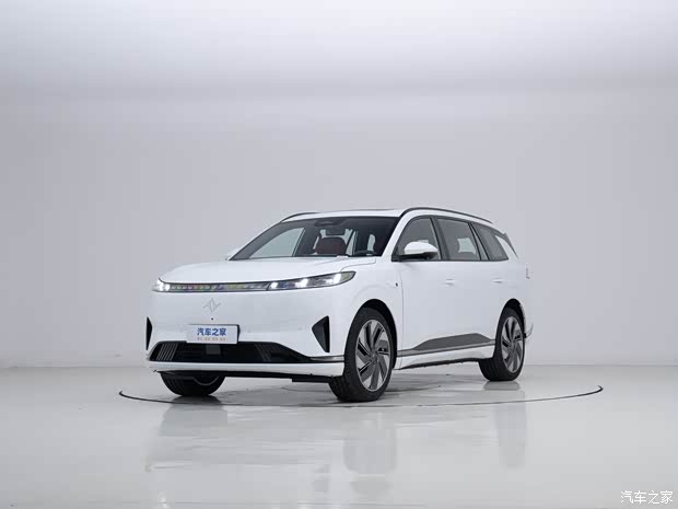 东风乘用车 eπ008 2024款 纯电 基本型 东风乘用车 eπ008 2024款 纯电 基本型