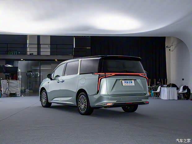 上汽大通 大家9 2024款 超混 超長續(xù)航版 6座 高配