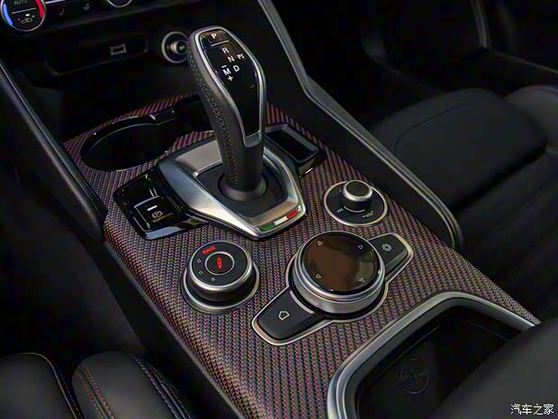 阿爾法·羅密歐 Giulia朱麗葉 2024款 Quadrifoglio Super Sport