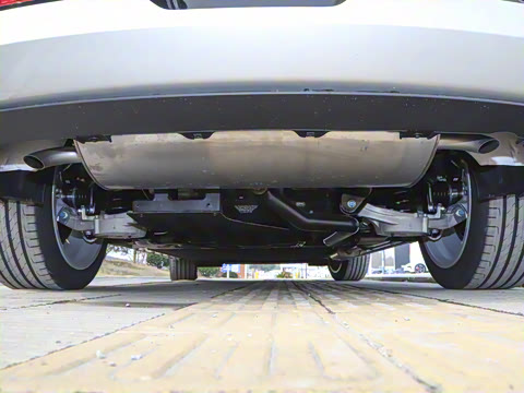 2025款 210Ultra增程版 6座 2025款 210Ultra增程版 6座