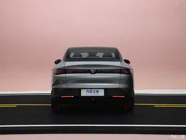 北汽新能源 极狐 阿尔法S5 2024款 双电机 390kW 北汽新能源 极狐 阿尔法S5 2024款 双电机 390kW