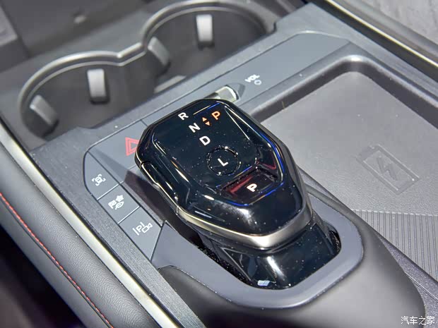 长安福特 锐界 2024款 锐界L 2.0T EcoBoost 四驱七座时尚型 长安福特 锐界 2024款 锐界L 2.0T EcoBoost 四驱七座时尚型