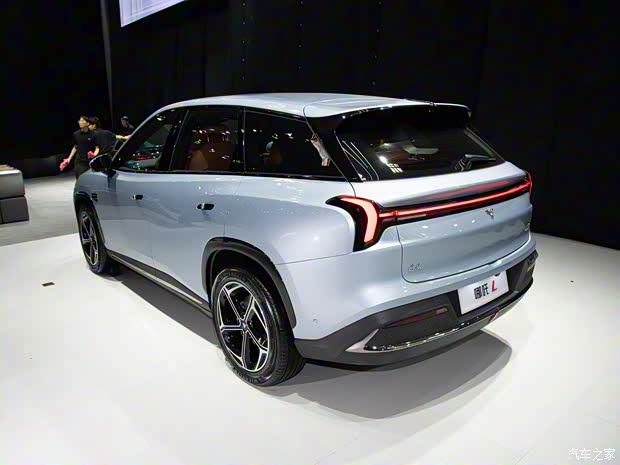 合众汽车 哪吒L 2024款 510 闪充红衣版 合众汽车 哪吒L 2024款 510 闪充红衣版