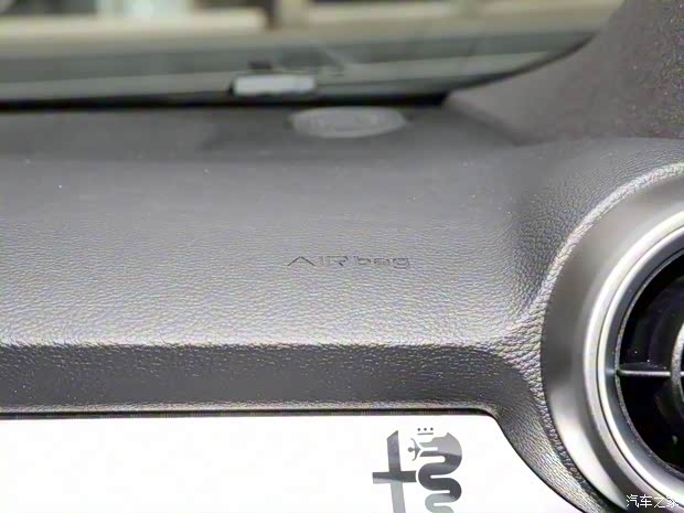 阿爾法·羅密歐 Tonale托納利 2024款 2.0T 268HP AWD Tributo Italiano 致敬傳奇版