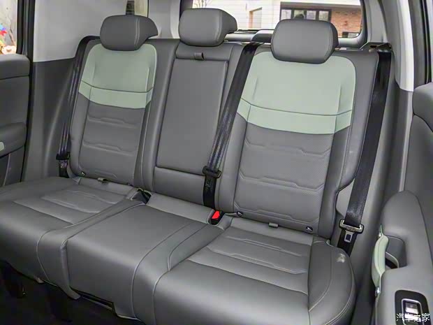 北京越野 北京BJ30 2024款 1.5T 魔核电驱进阶版 北京越野 北京BJ30 2024款 1.5T 魔核电驱进阶版