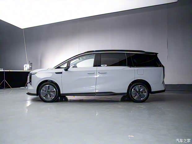 上汽大通 大家7 2024款 超混 超长续航版 旗舰版 上汽大通 大家7 2024款 超混 超长续航版 旗舰版