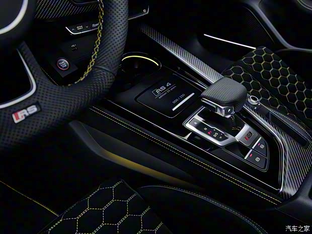 Audi Sport 奥迪RS 4 2024款 RS4 Avant edition 25 years Audi Sport 奥迪RS 4 2024款 RS4 Avant edition 25 years