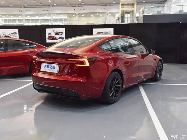 特斯拉中国 Model 3 2024款 高性能全轮驱动版 特斯拉中国 Model 3 2024款 高性能全轮驱动版