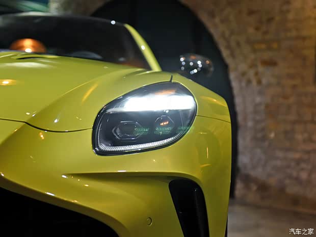 阿斯顿·马丁 V8 Vantage 2024款 4.0T V8 Coupe 阿斯顿·马丁 V8 Vantage 2024款 4.0T V8 Coupe