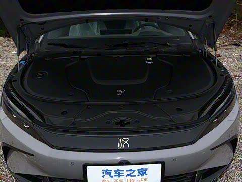 2025款 EV 智驾版 701KM尊荣型 2025款 EV 智驾版 701KM尊荣型