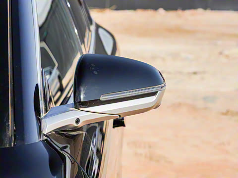 2025款 EV 智驾版 605KM尊荣型 2025款 EV 智驾版 605KM尊荣型