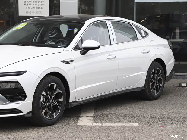 北京現(xiàn)代 索納塔 2024款 1.5T 低配版