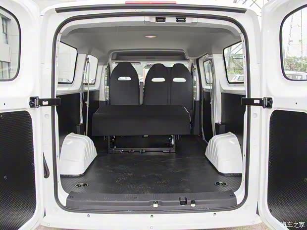 上汽大通 大拿V1 2024款 V1 短轴低顶 多功能版（51kWh）