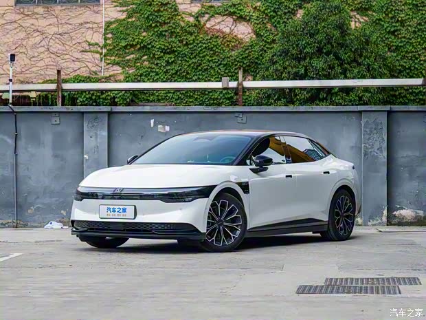 极氪 极氪007 2024款 后驱增强版 100kWh 极氪 极氪007 2024款 后驱增强版 100kWh