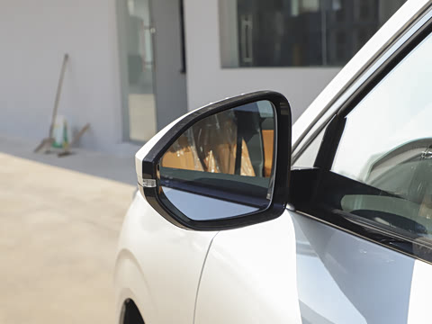 2025款 636Max纯电版 5座 2025款 636Max纯电版 5座