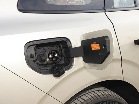 2025款 210Max增程版 5座 2025款 210Max增程版 5座