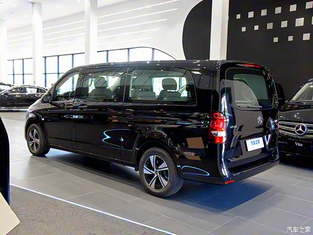 福建奔驰 威霆 2024款 2.0T 商务版 7座