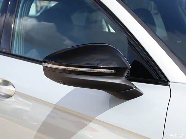 一汽-大众 迈腾 2024款 380TSI DSG至尊版 一汽-大众 迈腾 2024款 380TSI DSG至尊版