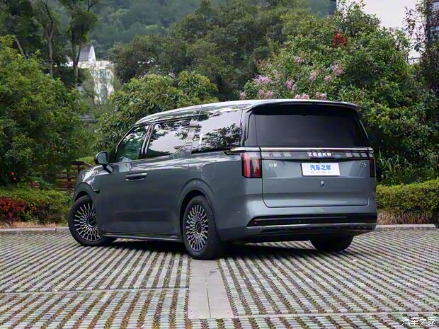 极氪 极氪009 2024款 七座过道版四驱 108kWh